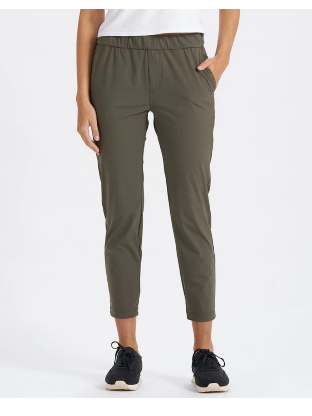 Vuori Miles Ankle Pants in Oregano Green